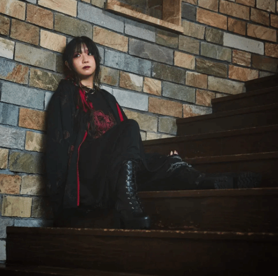 纹花黑丝小洋裙!《魔女审判》联动知名哥特萝莉服装
