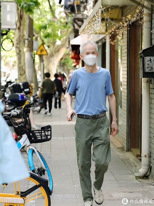 60岁男人出行要少穿Polo衫,看这些爷爷的穿搭就懂了,减龄有气质