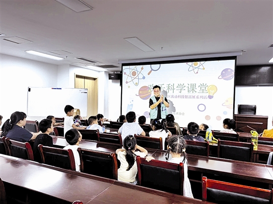 点亮青少年科学梦想