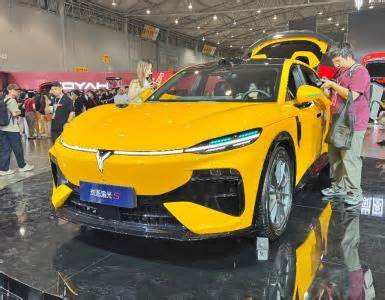 与小米YU7正面交锋,岚图追光S上市限时22.39万元起